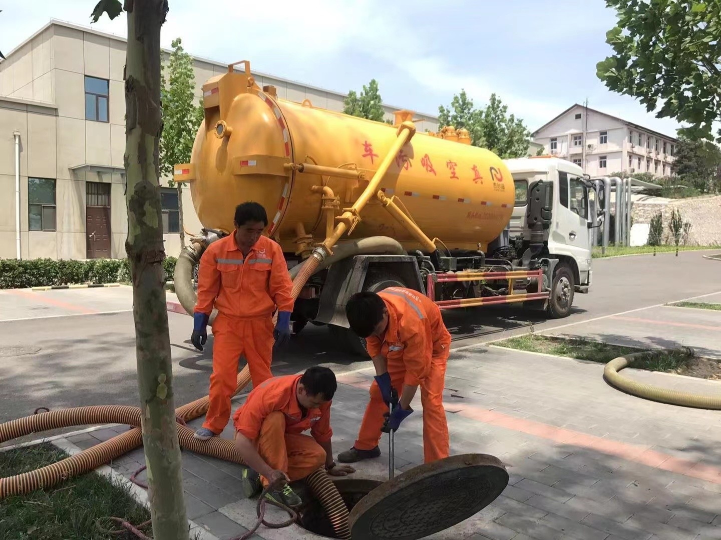 卫辉化粪池清理与5-8吨吸粪车施工效率分析